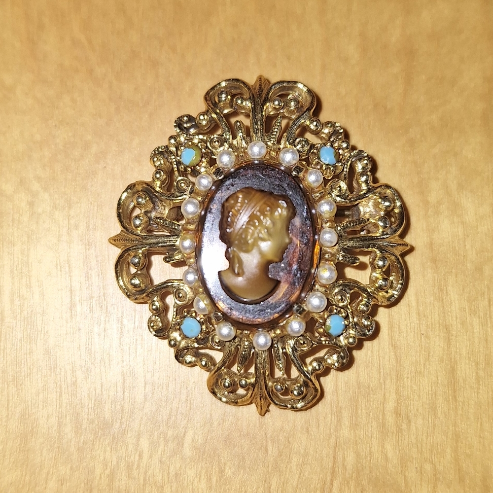 Florenza Vintage brooch.